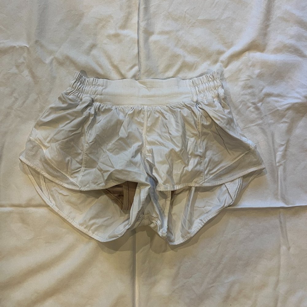 Lululemon Hotty Hot Shorts white